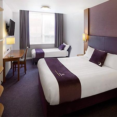 Premier Inn Warrington South Exterior foto