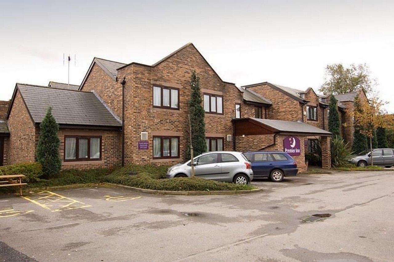 Premier Inn Warrington South Exterior foto