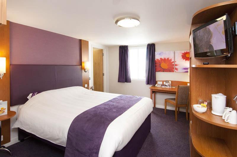 Premier Inn Warrington South Exterior foto