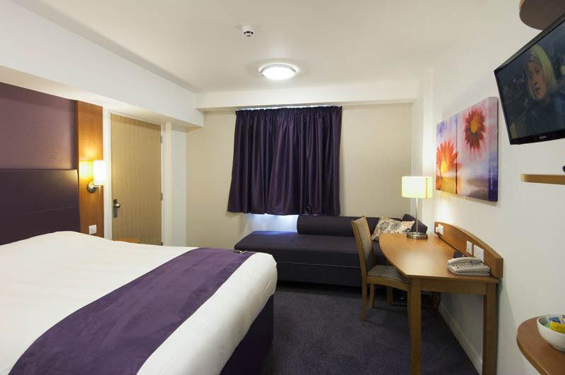 Premier Inn Warrington South Exterior foto