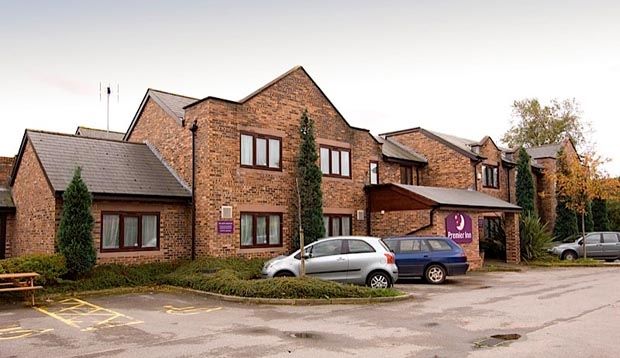 Premier Inn Warrington South Exterior foto